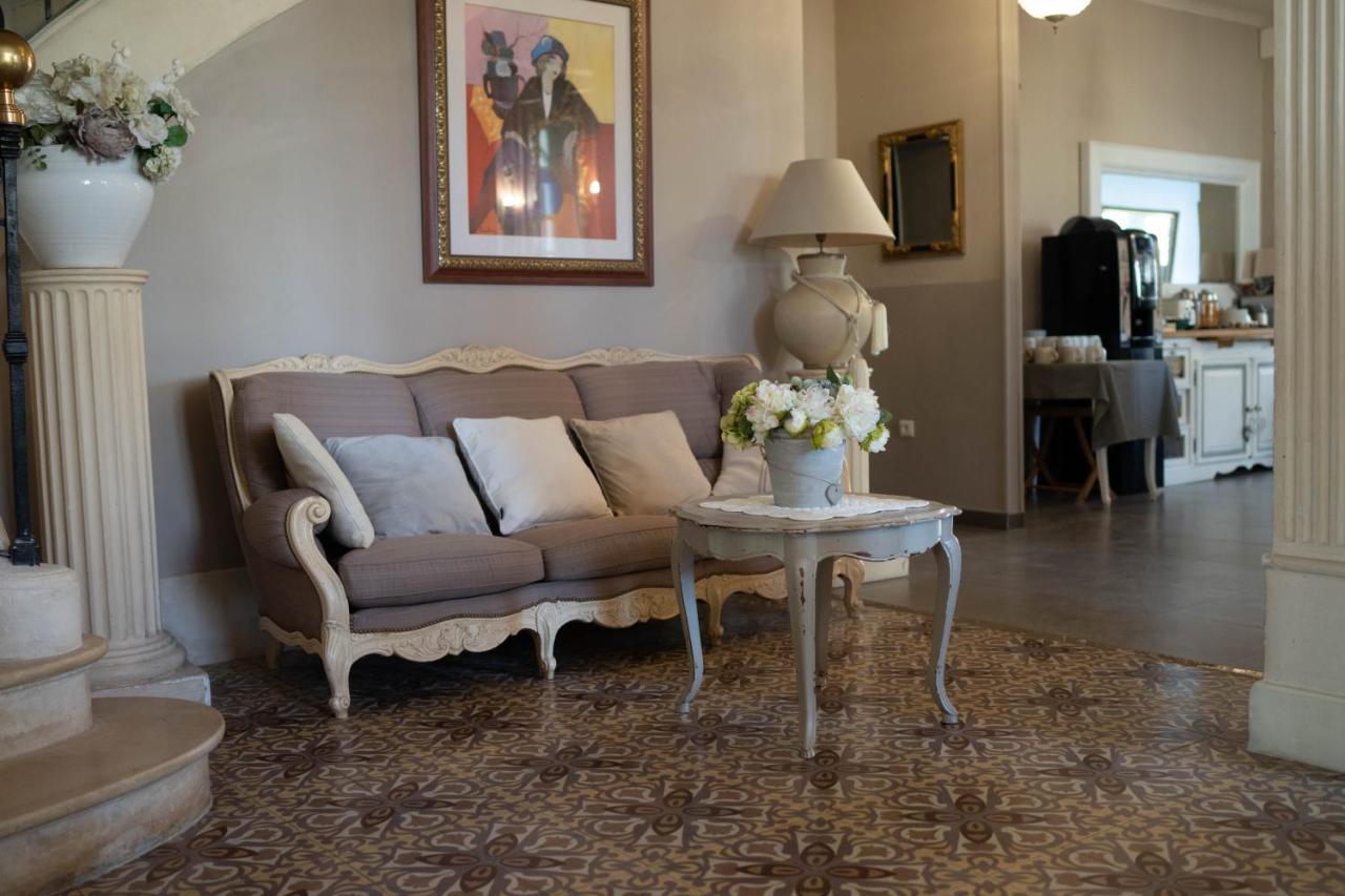 Demeures Et Chateaux Hotel L'Hermitage 페른느 레 퐁텐느 외부 사진
