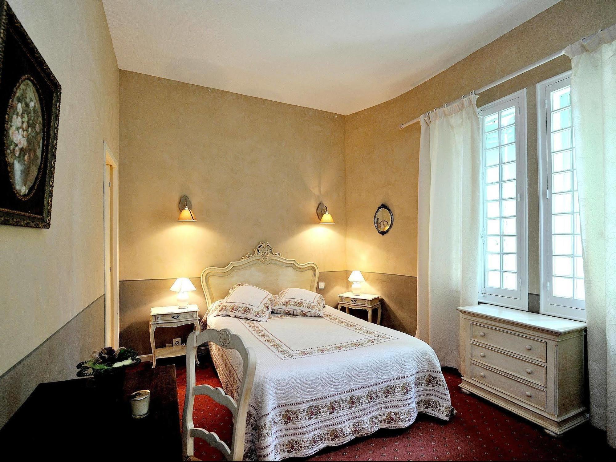 Demeures Et Chateaux Hotel L'Hermitage 페른느 레 퐁텐느 외부 사진